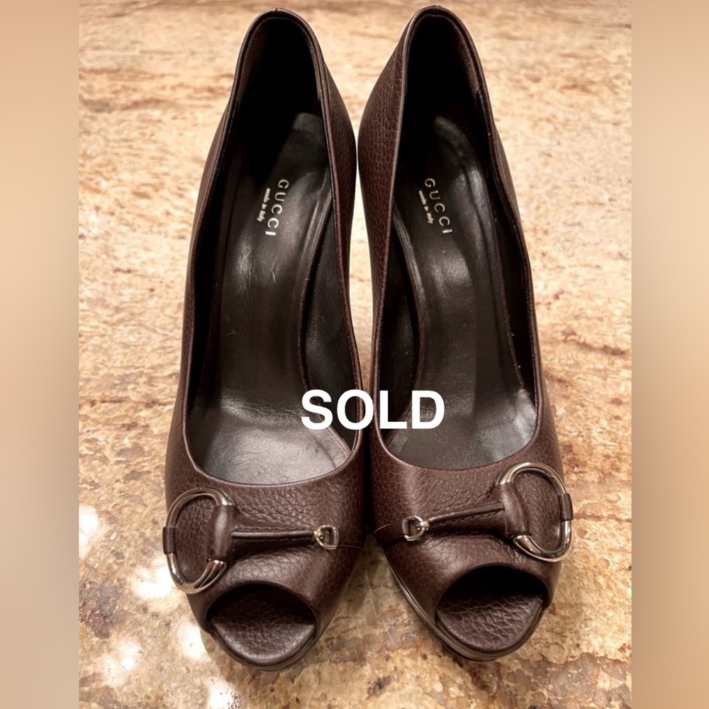 Gucci brown leather pumps, size 39. Made in Italy. Excellent condition